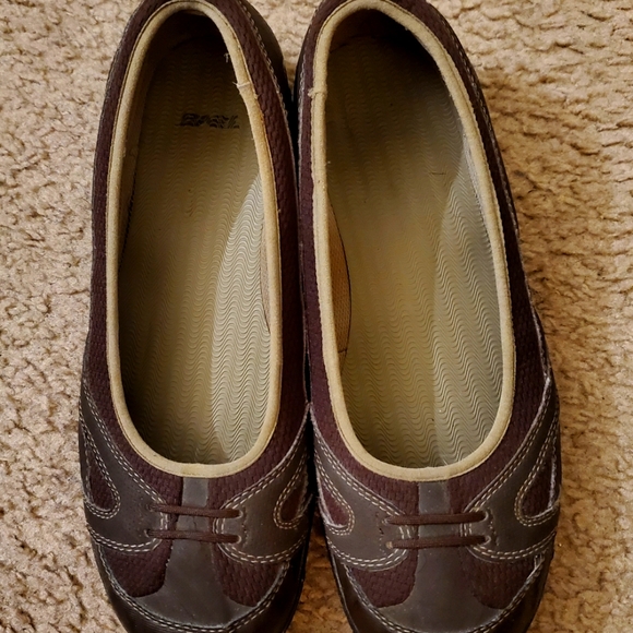 Woman's Shoes - Picture 1 of 3